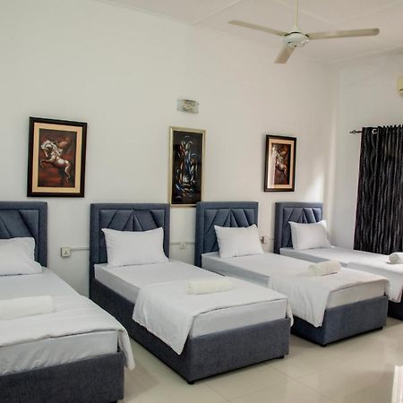 Funk Bunks - By The Lake Kandy Exteriér fotografie
