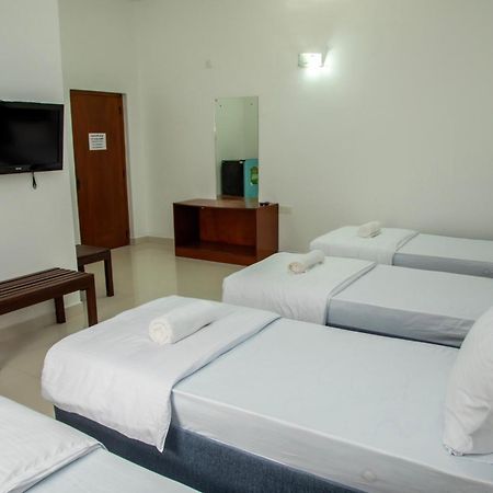Funk Bunks - By The Lake Kandy Exteriér fotografie