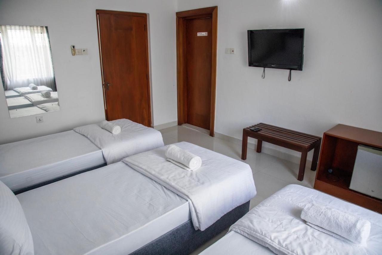Funk Bunks - By The Lake Kandy Exteriér fotografie