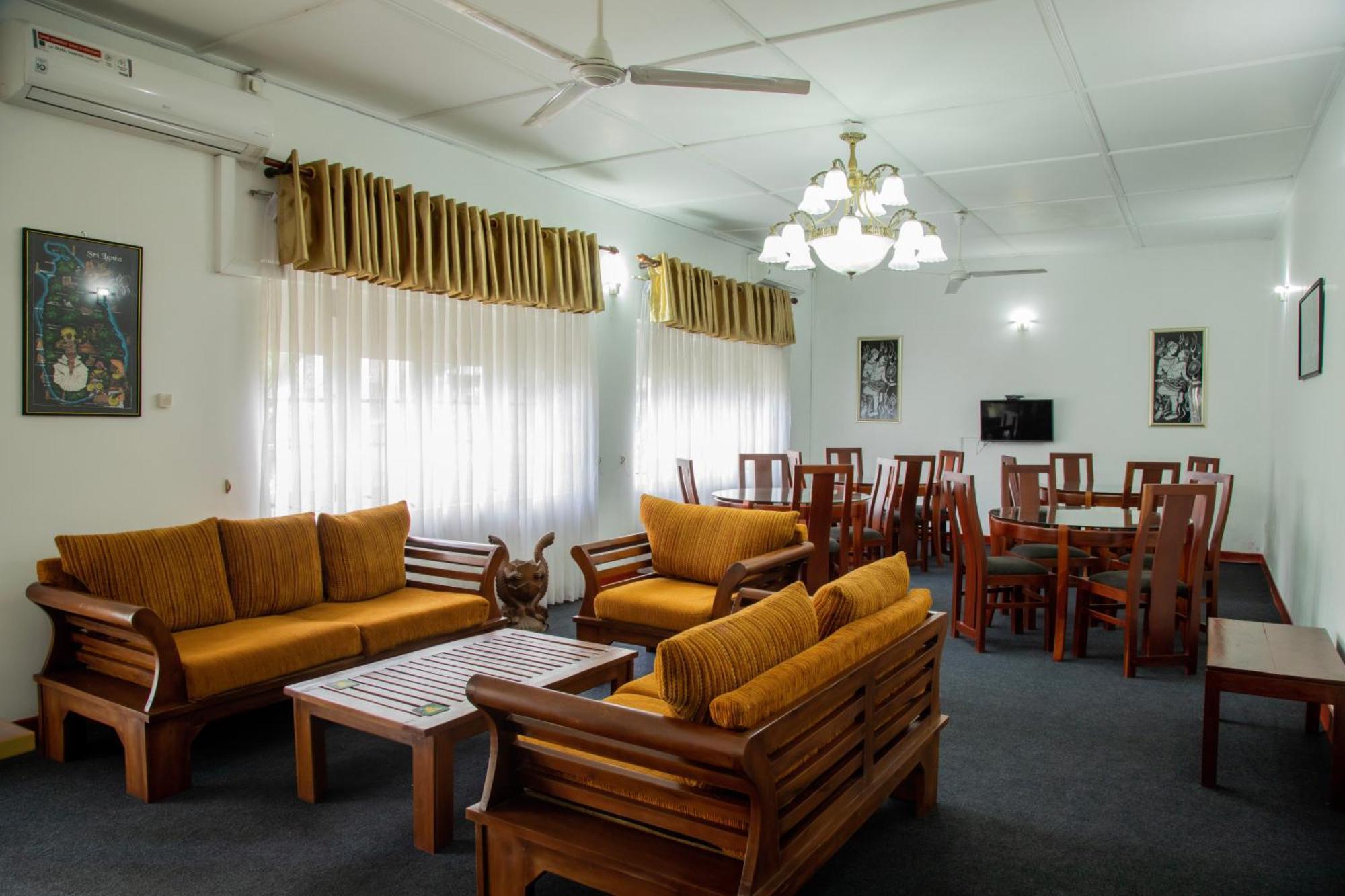 Funk Bunks - By The Lake Kandy Exteriér fotografie