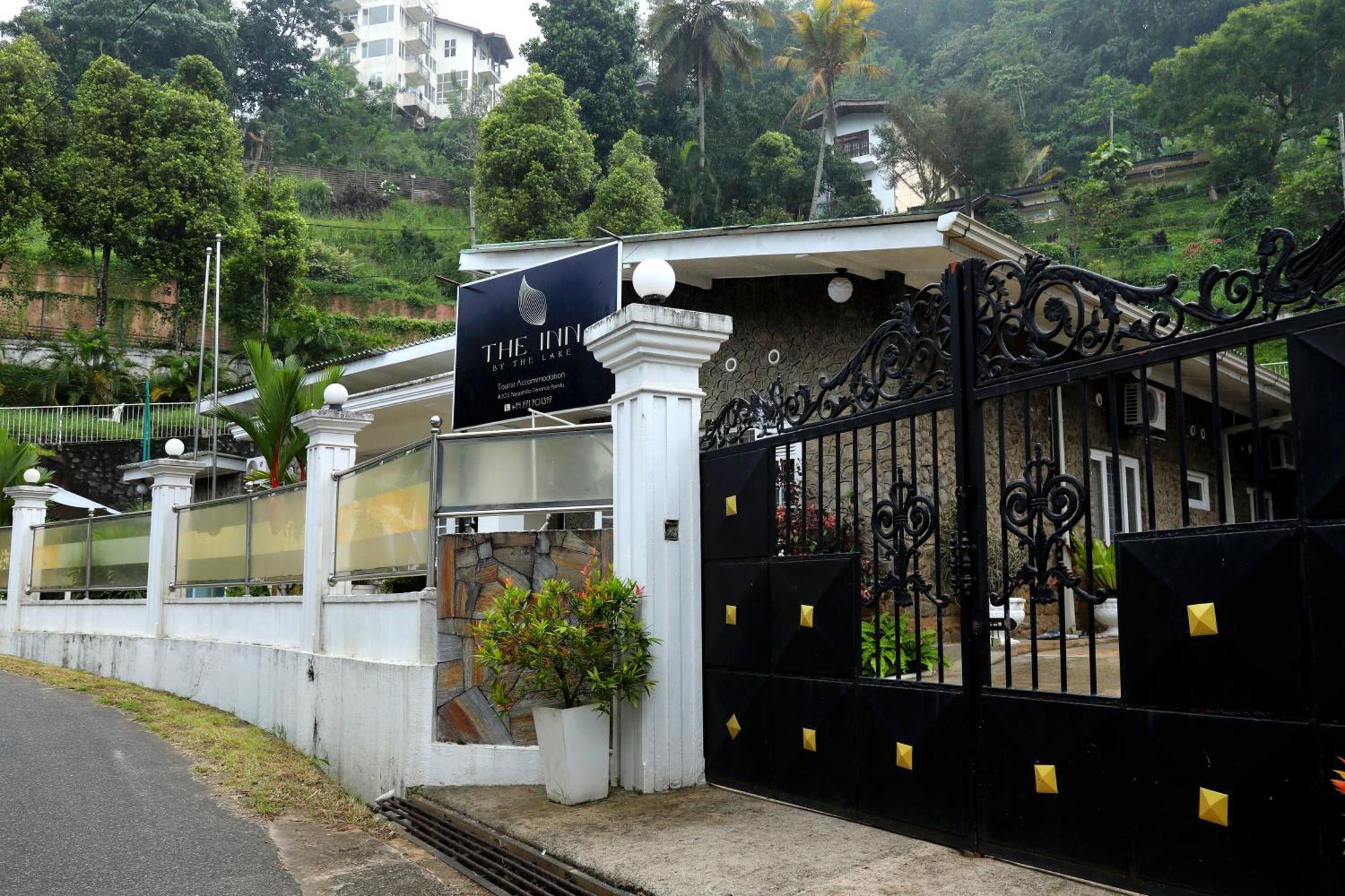 Funk Bunks - By The Lake Kandy Exteriér fotografie