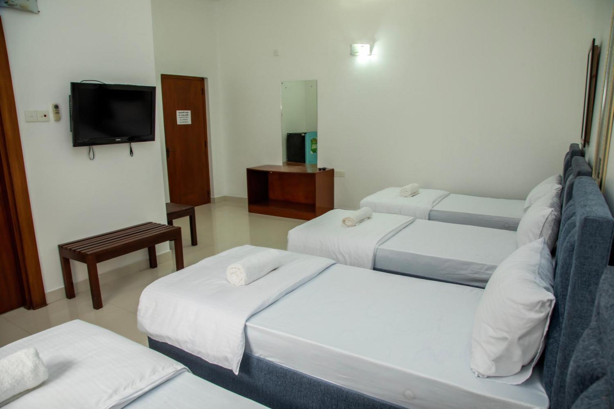 Funk Bunks - By The Lake Kandy Exteriér fotografie